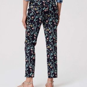 🎉HP🎉 2/$15! LOFT Petite Maternity Capri Pants